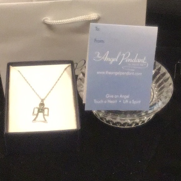 💕💕HOST PICK💕💕NWT Sterling silver Angel pendant with chain. - Picture 1 of 4